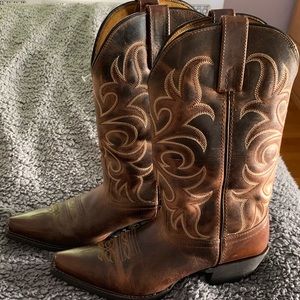 Brown Laredo Cowboy Boots!